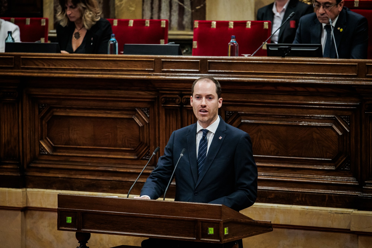 Juan Fernández exige un giro en política lingüística: “El catalán no puede sostenerse a base de imposición”